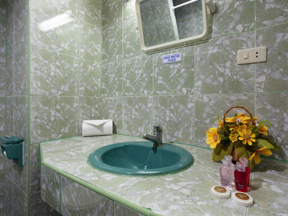 Simple Boutique Seabreeze Hotel Patong Ngoại thất bức ảnh